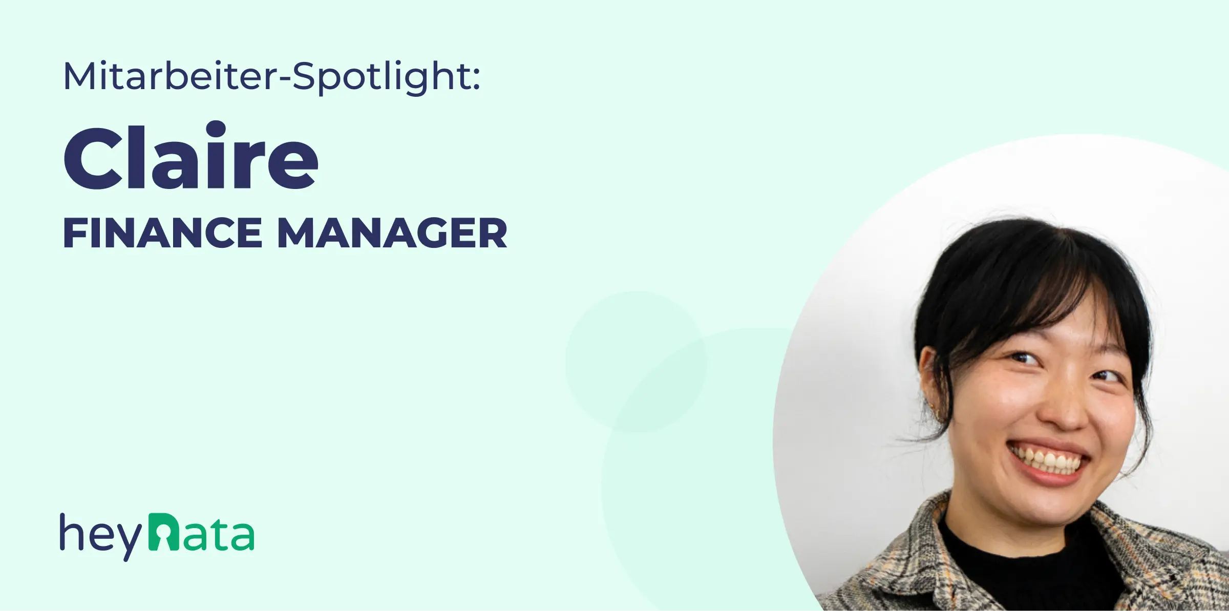 Blog Banner, Frau im Bild, lächelnd Mitarbeiter Spotlight Claire, Finance Managerin